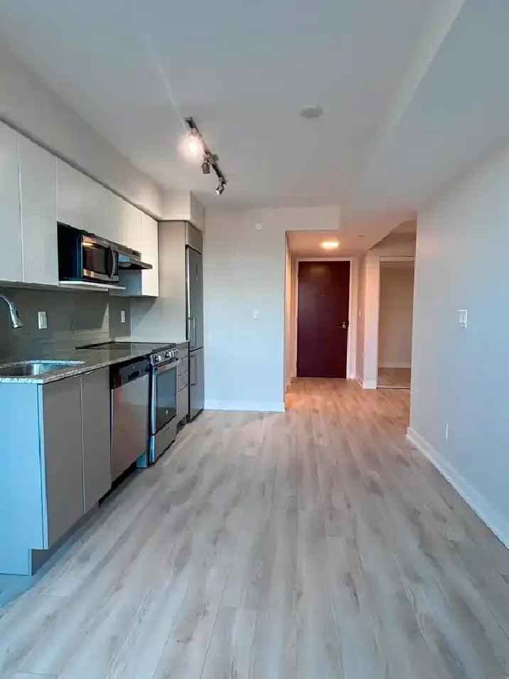Jr 1 Bed Condo Steps from Yorkdale Subway Station