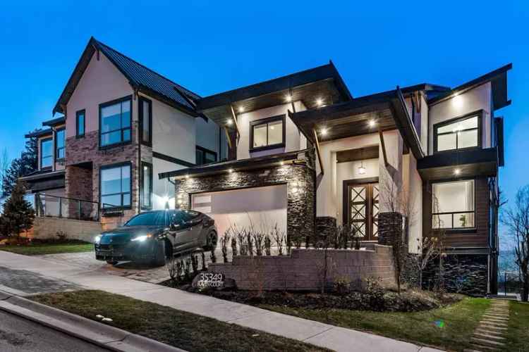 6 Bedroom Luxury Home with Theatre Room and Suite