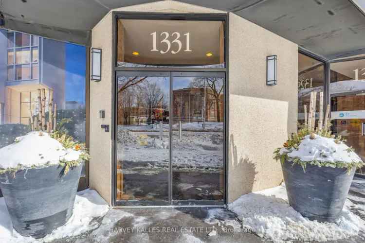 Yorkville Condo: 2 Beds, Open Concept, Private Terrace, Steps to Shops