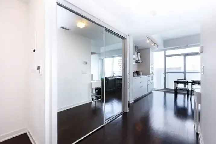 Condo on York Str Downtown - Weekly - AVAILABLE IMMEDIATEL