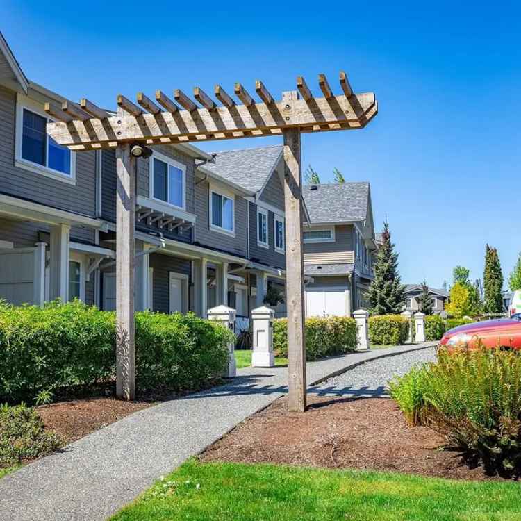 Nanaimo Townhouse for Sale Modern 2 Bed 2 Bath Low Strata Fees