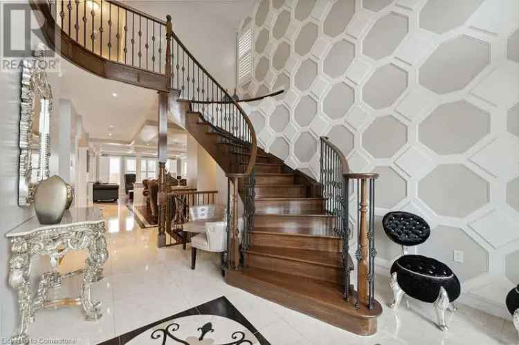 Luxury 4-Bedroom Home in Hamilton Mountain