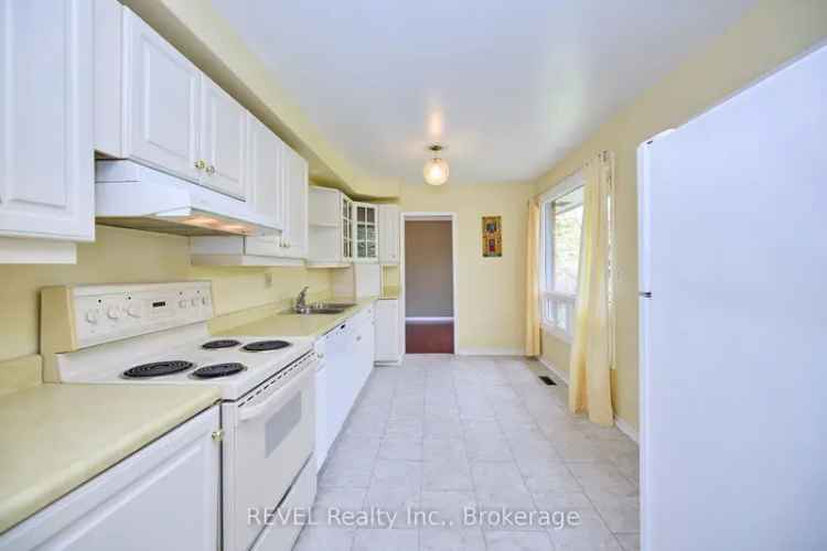 Niagara-on-the-Lake Multi Generational Home Two Kitchens Huge Backyard