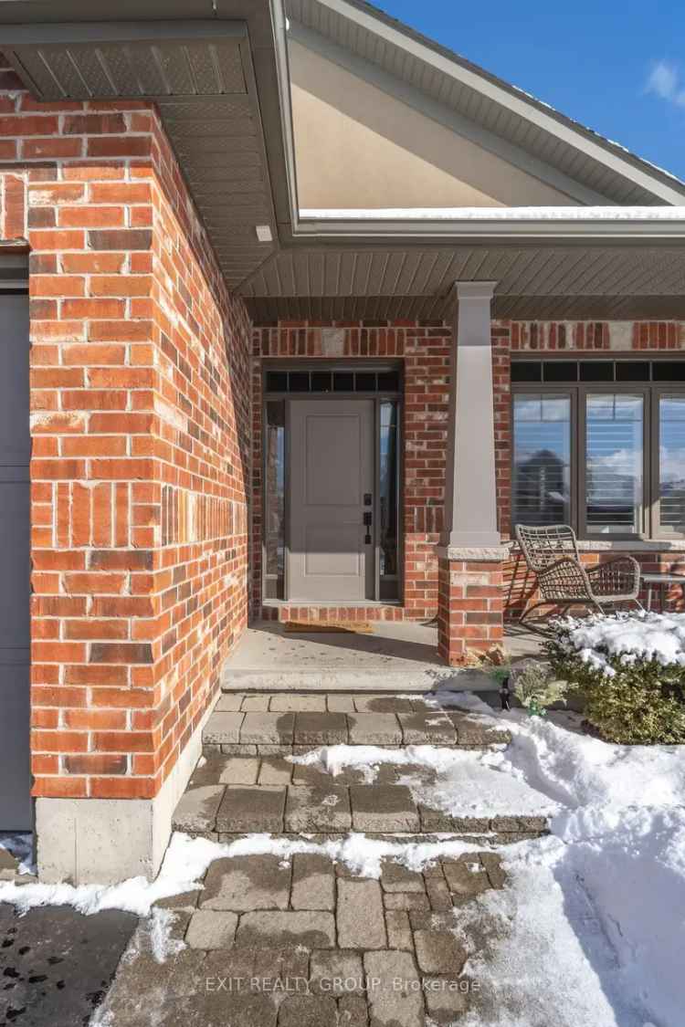 5-Bedroom Family Home Near HWY 401