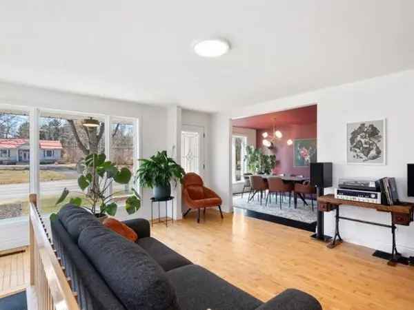 Bungalow for Sale Montérégie Family Home Large Lot Solarium