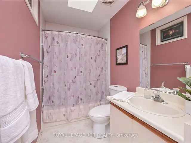 House For Sale in New Tecumseth, Ontario