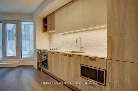 Rent 6 Rooms Apartment in Toronto with Balcony and Great Location