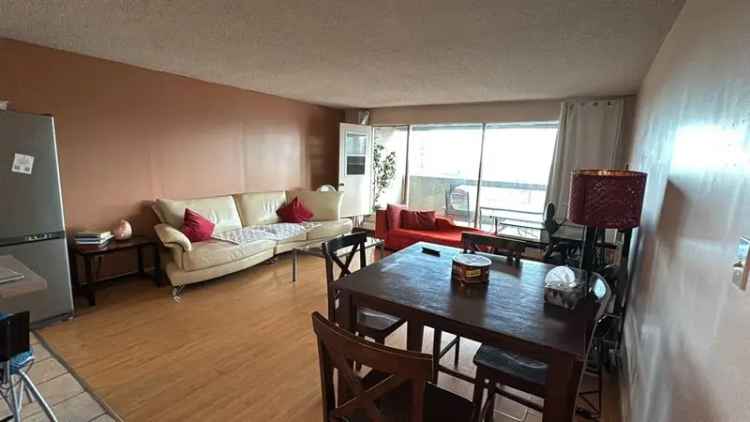Downtown Calgary Condo near Bow Valley College with City Views