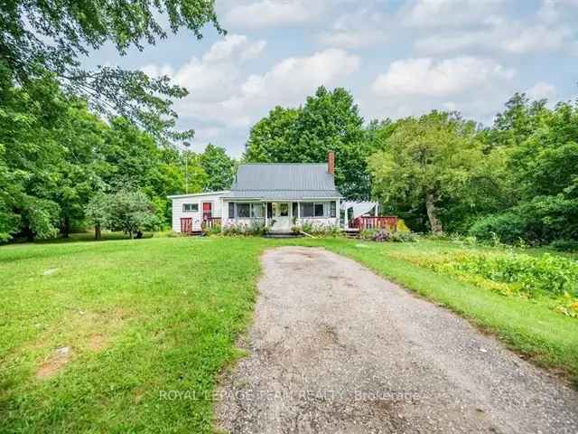 1.5 Acre Homestead Farmhouse - 3 Bedrooms - Detached Garage