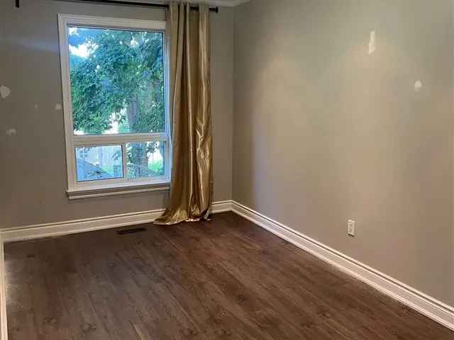 House For Sale in Barrie, Ontario