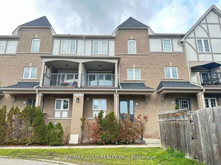 3 Bedroom Townhouse in Oakville's Oak Park