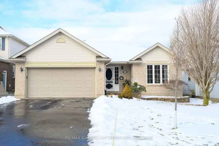 Beamsville Bungalow 3 2 Bedroom Brick House Large Backyard Oasis