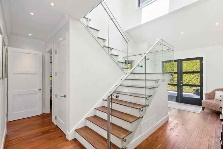 Luxury 4-Bedroom Home in Deep Cove with Ocean Views