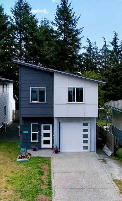 4 Bed 3 Bath Modern Home on Quiet Cul-de-Sac