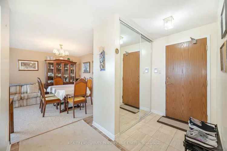 Condo For Sale in Vaughan, Ontario