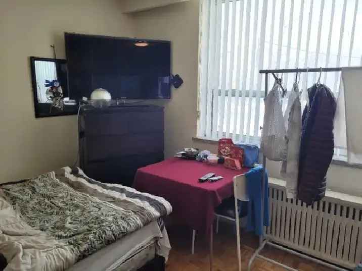 Room for Rent in Downtown Apartment Sharing - Ideal for New Immigrants