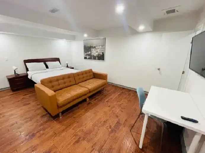 Rent Basement Private Room in Kensington Market with Bathroom