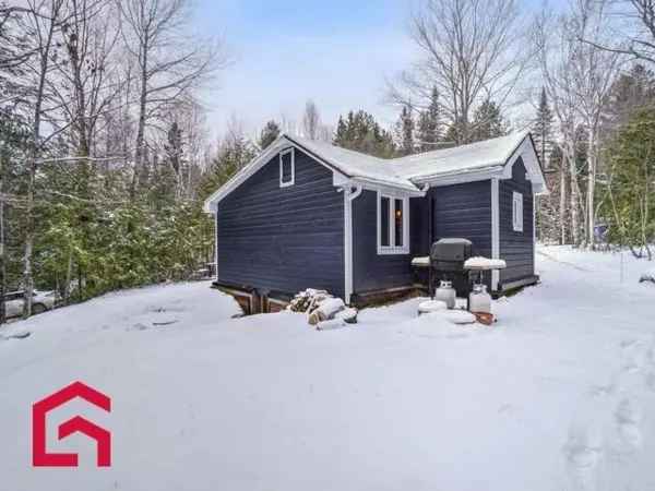 Bungalow for Sale Lanaudiere Fully Furnished 4 Season Cottage