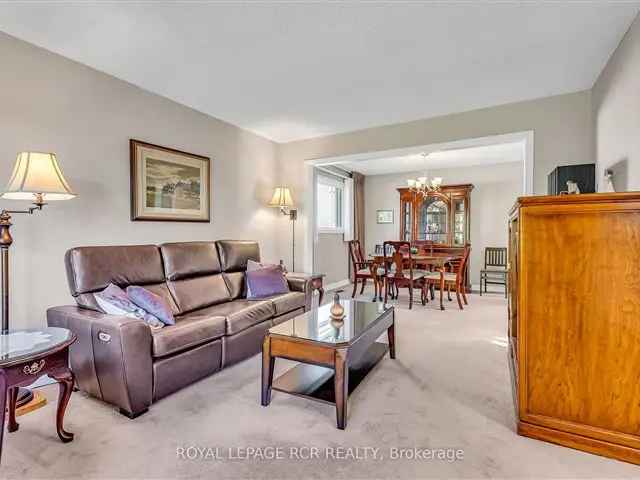 House For Sale in Newmarket, Ontario