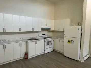 Queen w Ossington,Mar or Feb,2br,den,$2199,renov over quiet shop