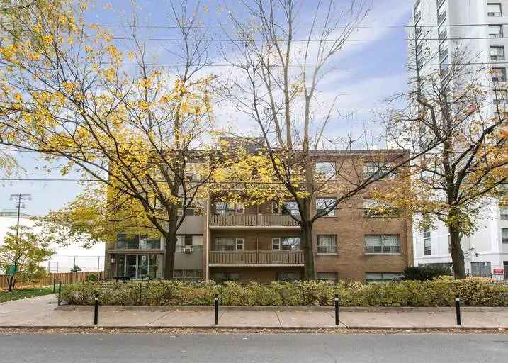 165 Balliol Street -  in Toronto