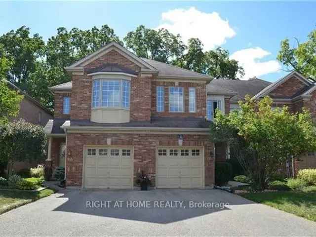 Bright Spacious Home Backing Onto Park Family Friendly