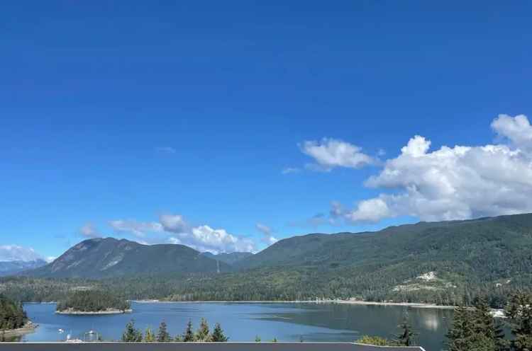 A $640,000.00 Apartment/Condo with 2 bedrooms in Sechelt District, Sunshine Coast