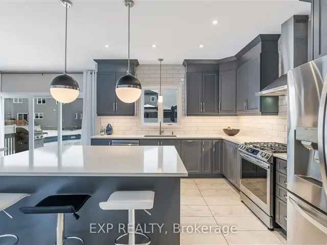 Sunset Flats Family Home - Open Concept, Gourmet Kitchen, Heated Pool