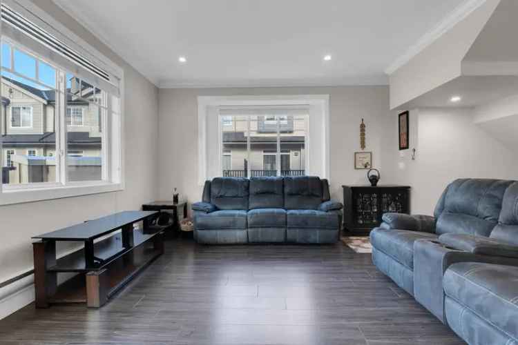 4 Bedroom Townhouse in Sullivan Station Surrey