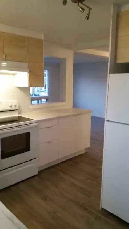 Bright 2 bedroom - Kanata