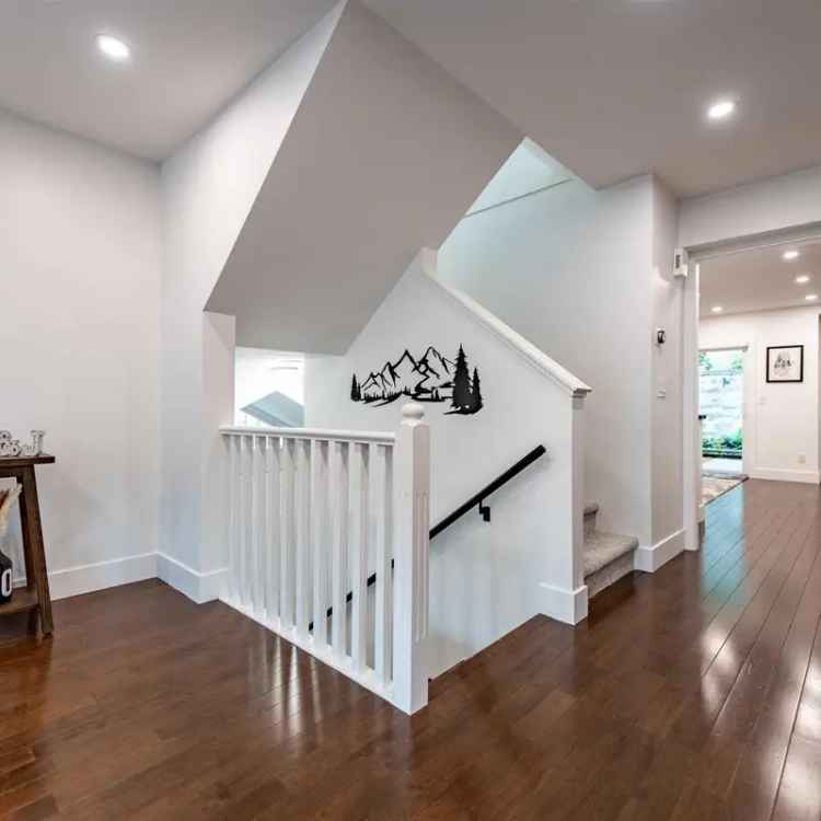 Port Moody Townhouse for Sale - Renovated 3 Bed 3 Bath Heritage Mountain