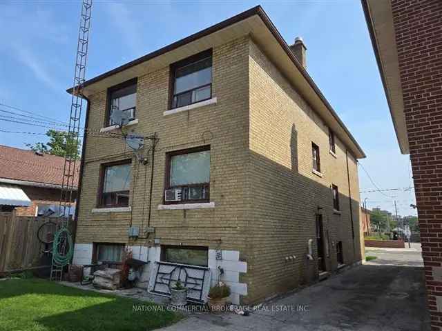 Duplex For Sale in Toronto, Ontario