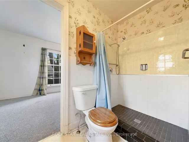 House For Sale in 80, South Drive, St. Catharines, Ontario