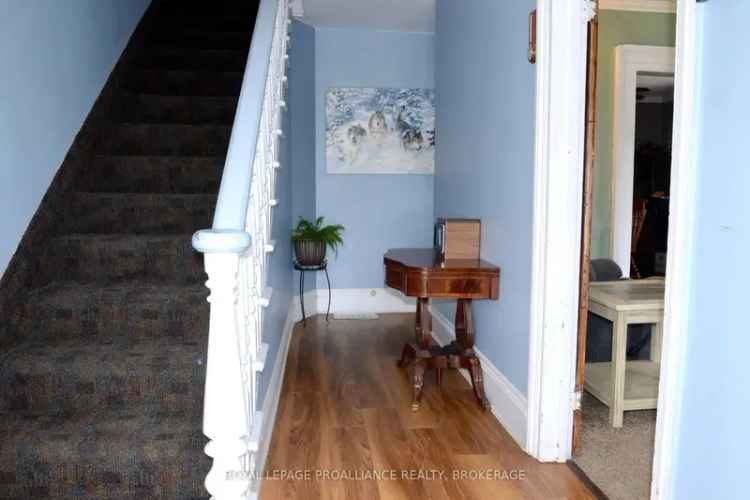 Charming 2-Bedroom Home Near Downtown