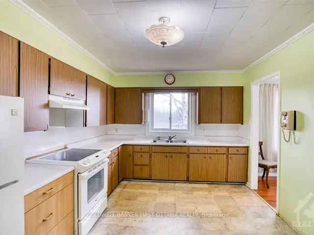 House For Sale in Tay Valley, Ontario