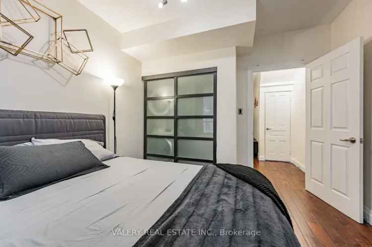 House For Sale in Yonge Street, Toronto, Ontario