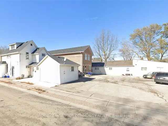 House For Sale in Newmarket, Ontario