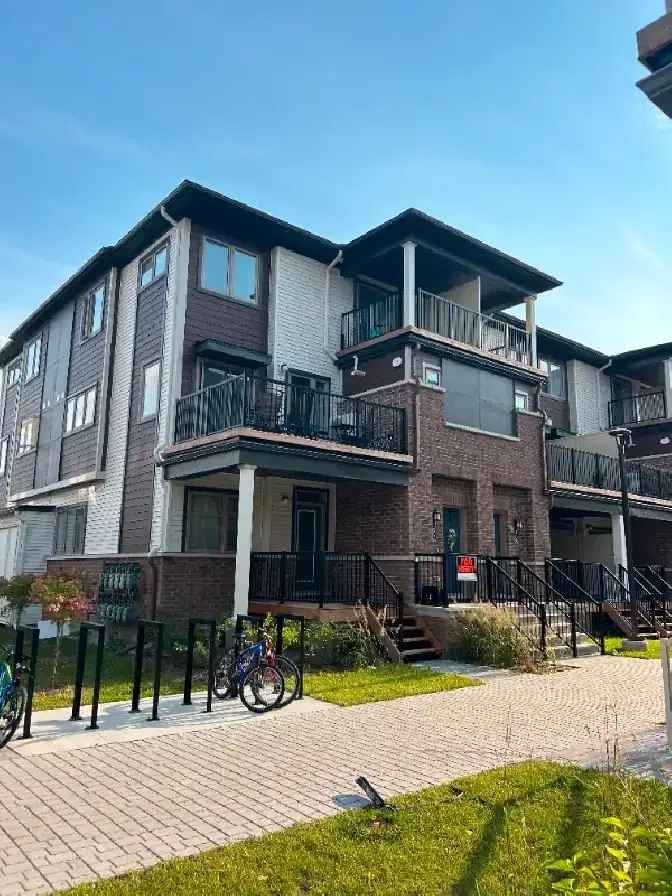 Townhome in Barrhaven for Rent