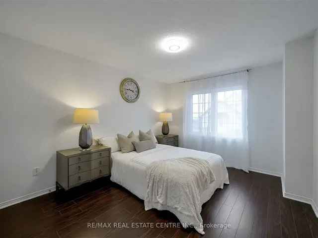 Ajax Family Townhome: 3+1 Beds, 4 Baths, New Floors