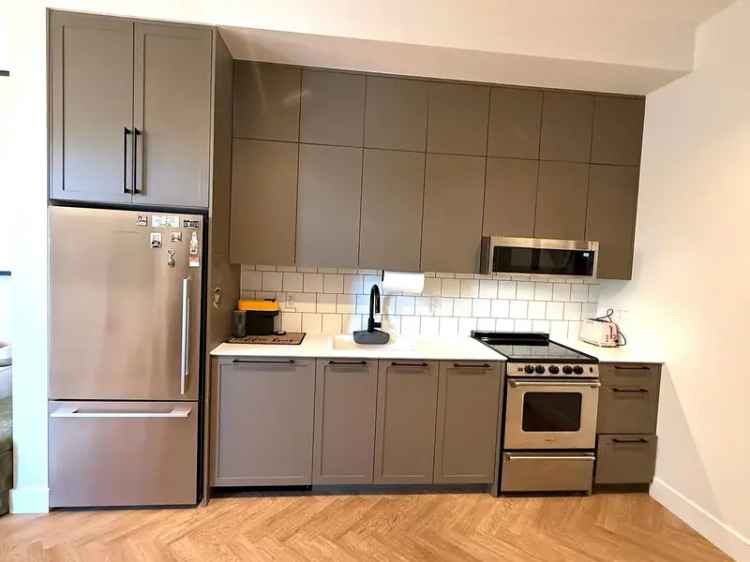 Whalley Surrey Condo for Sale: 10-Foot Ceilings, Gourmet Kitchen, Top Amenities