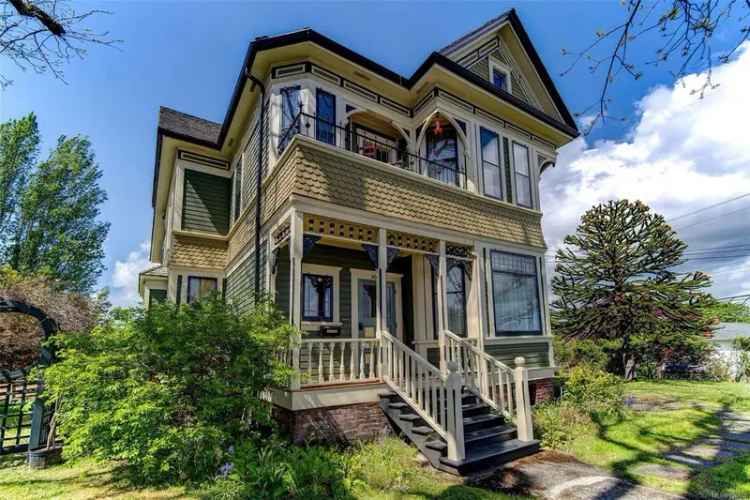 1890 Queen Anne Victorian Home - 4 Legal Suites - Vic West