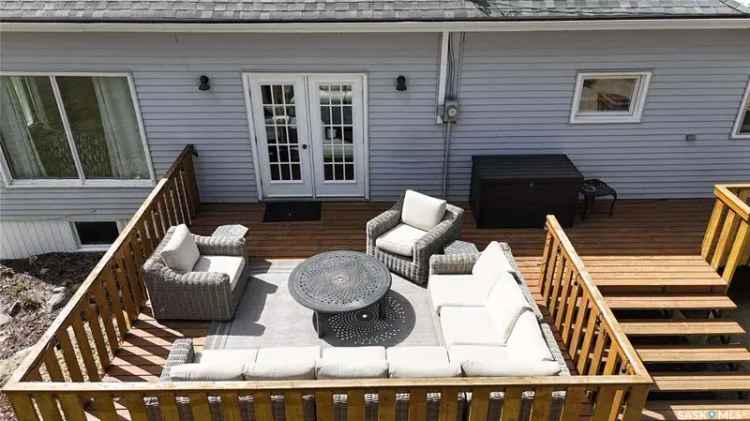 Elbow Saskatchewan Lakefront Home 2300 sq ft 3 Level Family Home