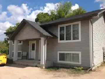 Beautiful 3 Bedroom House in Steinbach for Nov 15 or Sooner!