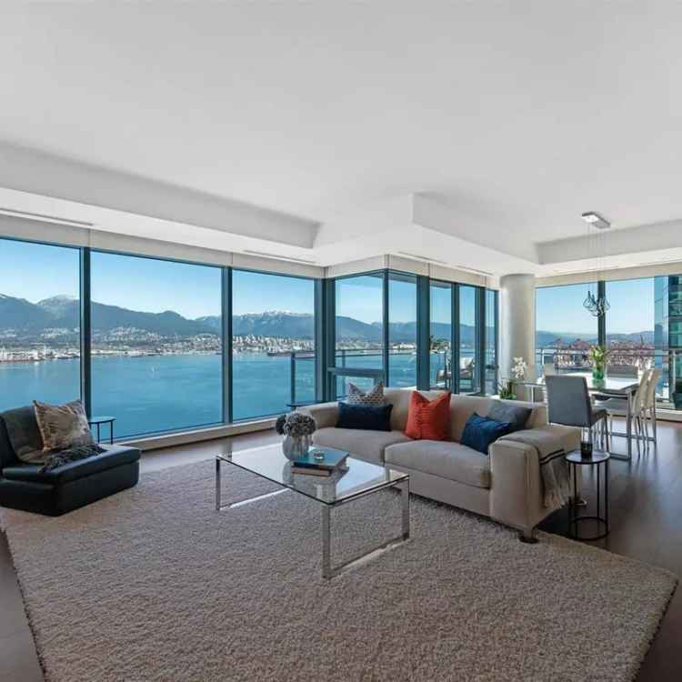 Luxury Coal Harbour Condo with Stunning Views and Private Garage