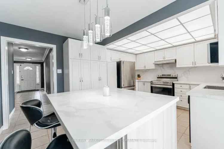 2-Storey Home in Family-Friendly Neighbourhood - 4 Beds, 3100 Sq Ft