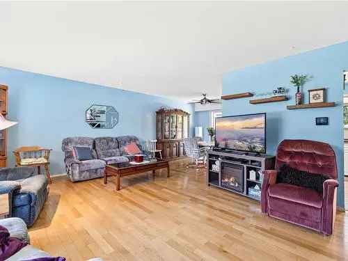 House For Sale in Nanaimo BC Family Home 3 Bed 2 Bath Large Yard Workshop