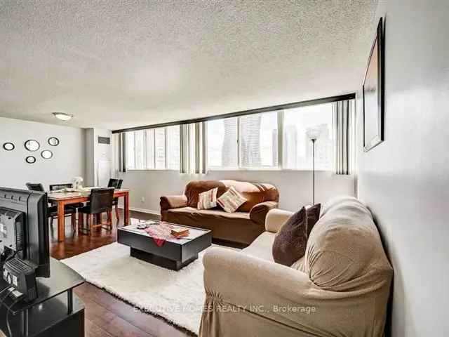 Bright 3 Bedroom Unit Near Square One 2 Parking Spots