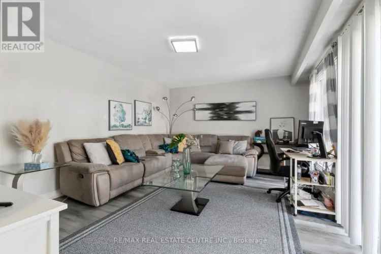 3 Bedroom Townhouse Near Centennial College