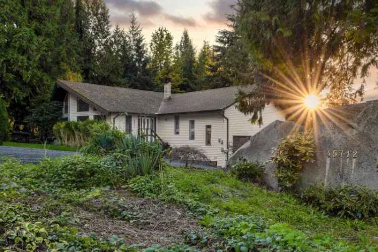 A $1,249,000.00 House/Single Family with 4 bedrooms in Cultus Lake East, Cultus Lake & Area