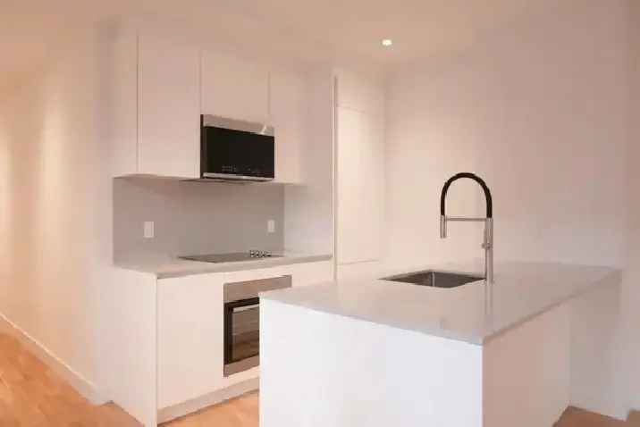 Renovated 2 Bed 1 Bath Apartment Near Cote des Neiges Metro